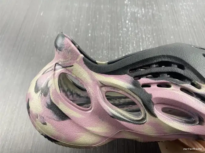 Yeezy Foam Adidas MX RNR Carbon IG9562 0508